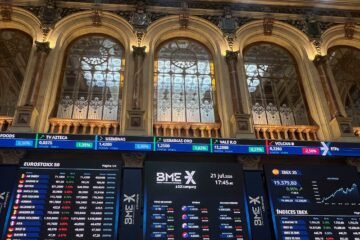 El Ibex 35 recupera los 19.300 puntos