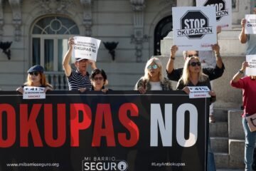 La okupación desborda a las comunidades de propietarios: “Hay vecinos haciendo guardias porque no se sienten protegidos”