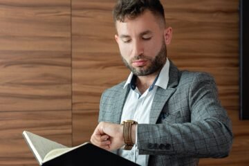 La Justicia confirma que llegar dos minutos tarde al trabajo repetidas veces no es motivo de despido y avala una indemnización de 27.400 euros para un mecánico cesado por ello