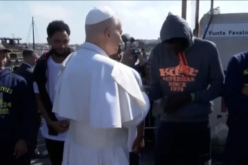El Papa León XIV rinde homenaje a las víctimas de las rutas migratorias en Lampedusa