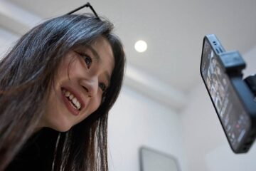 Las nuevas normas de la IA en China dejan a usuarios chinos de luto por sus parejas virtuales