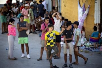 ‘Operación 1.898’: el reparto de los menores en Ceuta lleva al límite la capacidad y la solidaridad