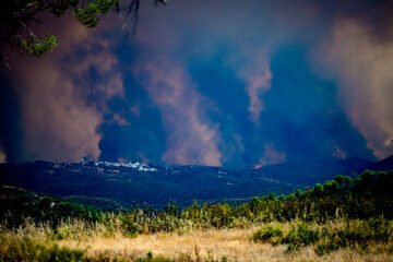 El incendio de Niebla (Huelva), «fuera de capacidad de extinción» y más de 600 evacuados en Los Ángeles de San Rafael, Vegas de Matute (Segovia) y Catí (Castellón)