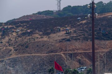 «Sería un ridículo mundial»: Marruecos instala concertinas y despliega cañones de agua para evitar otro salto el 15-A