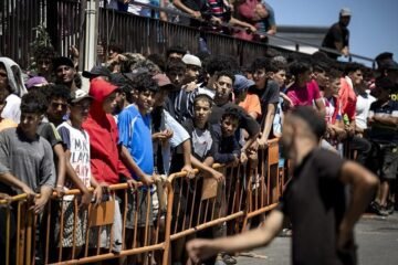 ¿El pacto ahora con Vox o el pacto solidario con Ceuta de 2024? La disyuntiva del Gobierno andaluz ante la crisis migratoria