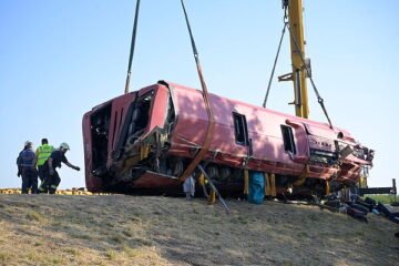 12 muertos y 10 heridos graves en un accidente de autobús en Hungría