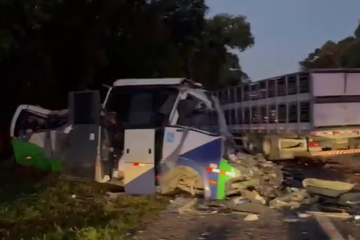 Al menos 23 muertos en un grave accidente entre un minibús y un camión en Paraná (Brasil)