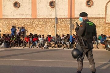 El Gobierno en alerta ante el rédito para Vox de la crisis en Ceuta: Abascal ya se disparó en las encuestas tras anunciarse la regularización de migrantes