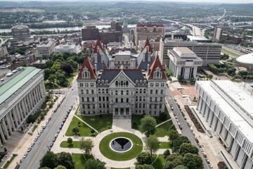 El FBI arresta a una mujer por planear un ataque con bomba en el Capitolio de Nueva York en nombre del Estado Islámico