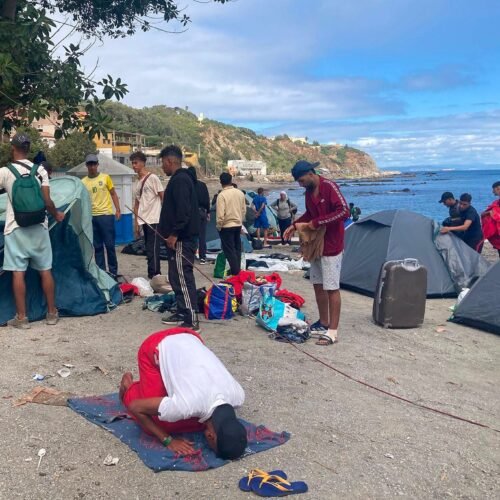 Como el ratón y el gato en Ceuta: la Policía vuelve a desalojar Trampolín y los migrantes vuelven a ocupar la playa