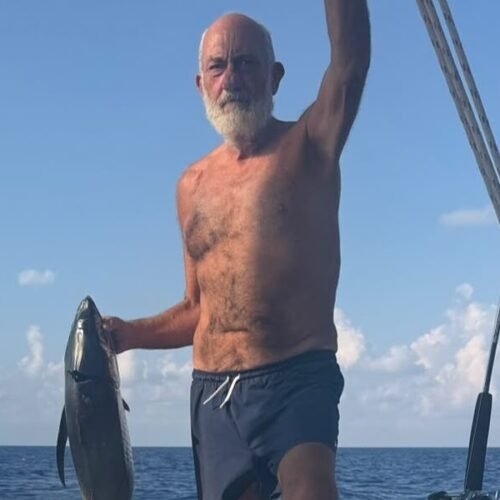 Un empresario español desaparece tras caer de su barco entre Sicilia y Grecia: su mujer pasó tres días a la deriva y le oyó gritar «¡Menchu, apaga el motor!»