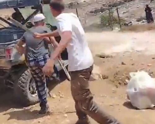 Detienen a dos adolescentes israelíes por apalear a un palestino amputado en Cisjordania