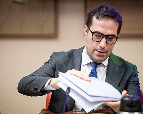 El vicepresidente Cuerpo viaja a Ceuta 25 días después de la crisis para trabajar en un plan de apoyo económico