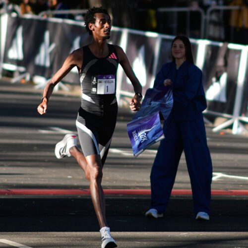 Kejelcha bate en Buenos Aires el récord mundial de medio maratón: 56:51