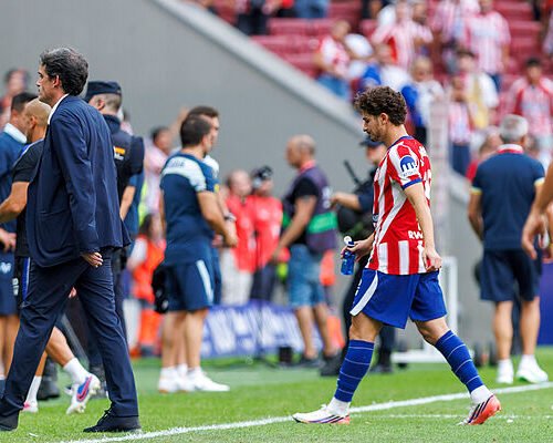 El Atlético sobrevive a un intrépido Villarreal y el Metropolitano recrudece la bronca con Julián Álvarez