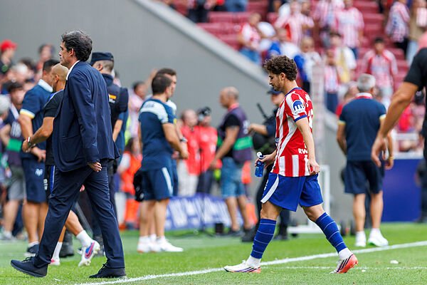 El Atlético sobrevive a un intrépido Villarreal y el Metropolitano recrudece la bronca con Julián Álvarez