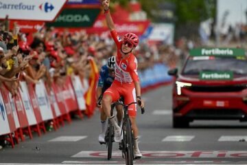 Pogacar gana al sprint a un bravo Enric Mas en la vibrante etapa del ‘sterrato’