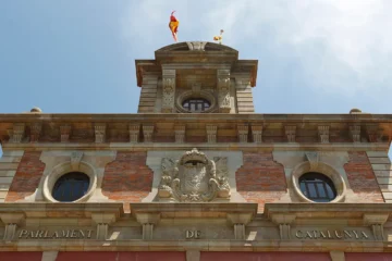 Ofensiva constitucionalista para obligar a las instituciones catalanas a rotular en castellano