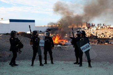 El PSOE acusa al PP de enviar a Aznar a Ceuta para «avivar el conflicto» y «arañar votos»