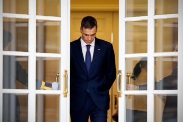 La parálisis de Sánchez en Ceuta hunde a España en una crisis de Estado
