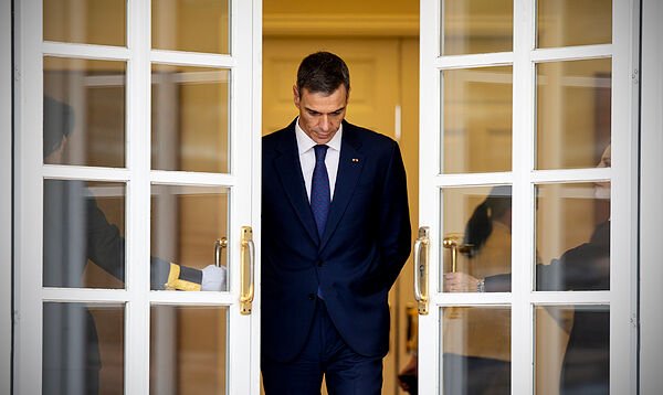 La parálisis de Sánchez en Ceuta hunde a España en una crisis de Estado