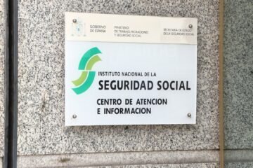 La justicia gallega anula el reintegro de 29.382 euros que el INSS reclamaba a una tutora por el error de la propia Administración