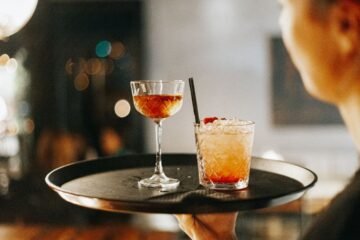 Un propietario de 4 restaurantes defiende las condiciones laborales de los camareros: «Ganan bien, tienen menos horas y menos estrés»