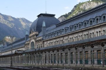 ‘Una fiesta de muerte’ se traslada a la histórica estación de Canfranc en Aragón: así es el escenario elegido por Antena 3 para su nuevo misterio