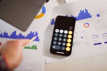 Un trabajador recibe 25.000 euros de más en su nómina por culpa de un error, y otro fallo administrativo le libra ahora de tener que devolverlos