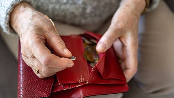 La pensión de jubilación ya representa el 65% del salario medio tras subir casi el doble que los sueldos en 10 años