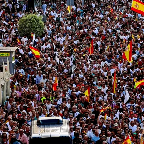Manifestación multitudinaria en Ceuta para reclamar una respuesta a España y Europa ante la entrada masiva de inmigrantes