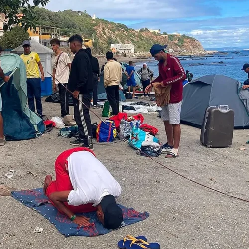 La Policía vuelve a desalojar El Trampolín y los migrantes vuelven de nuevo: «¡Asilo, asilo!»