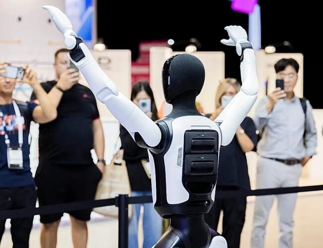 ¿Rebelión de robots? 30 máquinas salen a la calle para defender el empleo humano