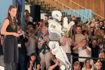 Los robots humanoides conquistan la IFA 2026 poniendo la lavadora o dando volteretas