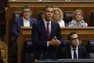 Sánchez rechaza la alternancia política porque «provocaría una involución democrática» y Feijóo le acusa de «intentar manipular el censo»
