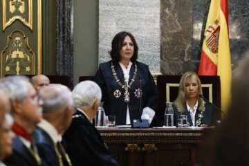 La fiscal general se revuelve ante las críticas: «No pueden confundirse con la descalificación sistemática de la institución»