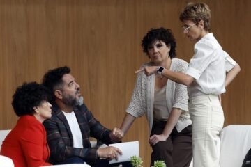 Chivite anuncia que están «a punto de llegar» a Navarra cinco niñas inmigrantes procedentes de Ceuta