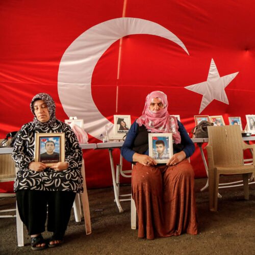 Turquía da el mayor paso hacia el fin del conflicto con el PKK, pero el escepticismo persiste