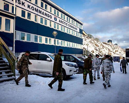 Un militar español destinado en la OTAN, suspendido por su relación con una mujer rusa a la que conoció en Tinder: «No se pudo probar nada»