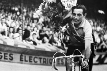 El día que Fausto Coppi escandalizó al Papa Pío XII: ganó el Mundial de 1953 y lo celebró con su esposa y amante