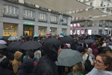 Acampada en Sol por la crisis de la vivienda, en directo | Sánchez eleva la presión sobre sus socios para aprobar el decreto de vivienda: «Hagamos ese último esfuerzo»