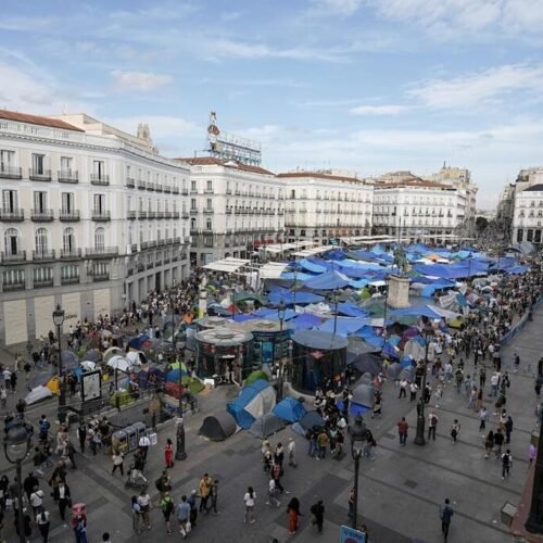 Acampada en Sol por la crisis de la vivienda, en directo | El delegado del Gobierno se niega a desalojar Sol, como piden Ayuntamiento y Comunidad