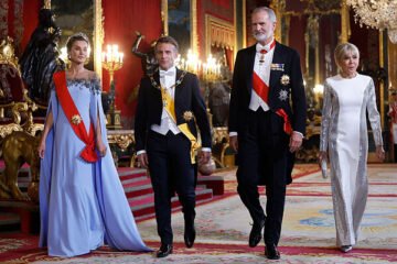 Felipe VI exige ante Macron y Sánchez eficacia en la defensa de la frontera de Ceuta: «No podemos afrontar solos una responsabilidad de todos»