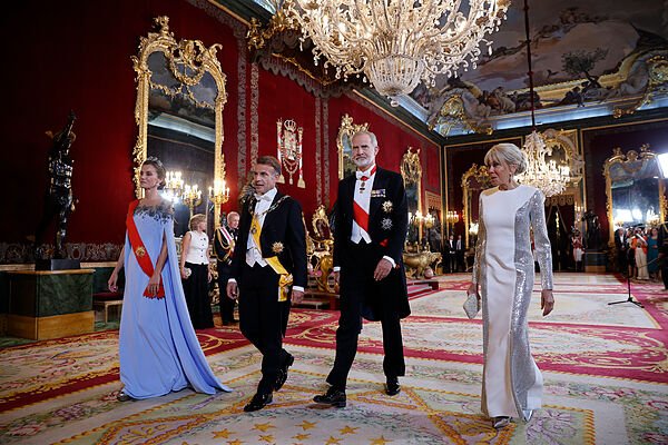 Un menú francés de los hermanos Roca, un sextante de regalo para el Rey… Los detalles de la cena de gala de Felipe VI para Macron