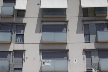 ¿Puede un vecino cerrar su terraza sin permiso de la comunidad? La Ley de Propiedad Horizontal lo aclara