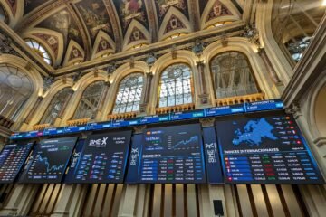 El Ibex 35 se acerca a los 19.700 puntos con el alivio del petróleo y la mirada en la Fed