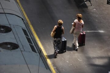 La alta velocidad Madrid-Barcelona permanecerá cortada dos horas para reparar la catenaria averiada por el temporal en Cataluña