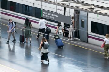 Renfe gana 60 millones de euros pese a las continuas quejas de Puente por la «competencia desleal» en la alta velocidad