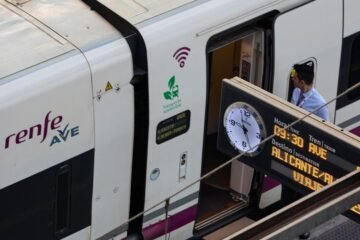 El ferrocarril encadena siete meses perdiendo viajeros: sus usuarios caen un 13,4% hasta julio y la alta velocidad se deja un 14,1%