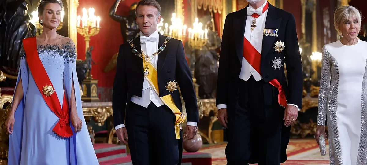 Felipe VI pide ante Macron y Sánchez eficacia «en la protección de la frontera exterior de la Unión»